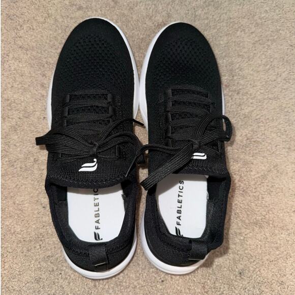 New Fabletics The Everyday Sneaker Black size 9 Women's - Picture 1 of 8